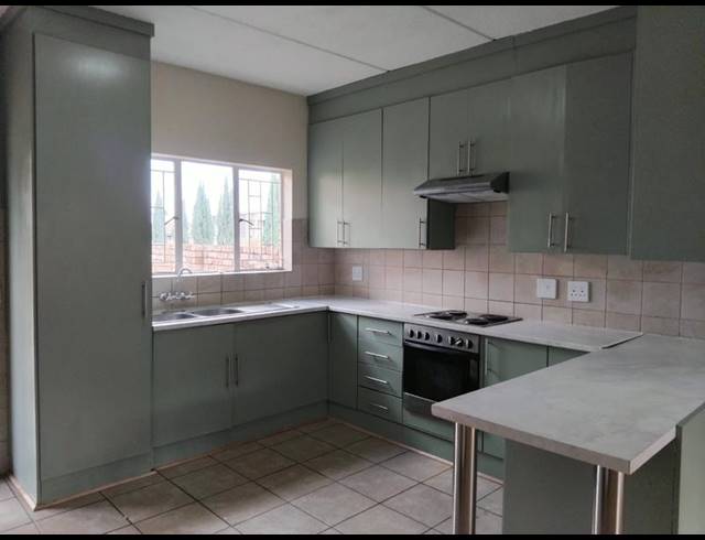 3 BEDROOM TOWNHOUSE FOR SALE IN BAILLIE PARK